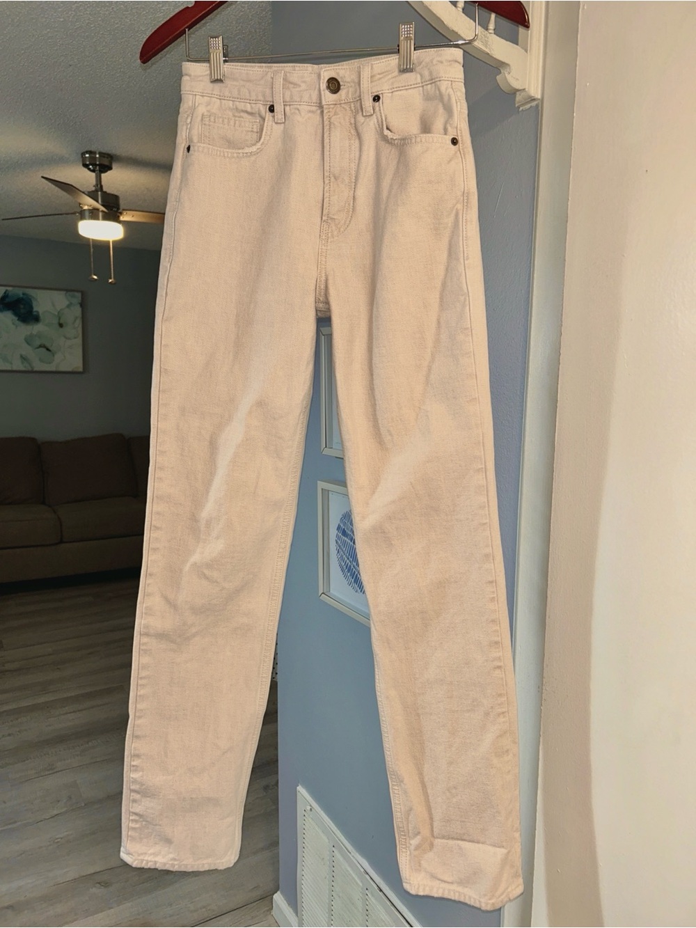 Zara Women’s Size 0 Straight-Leg Five Pocket Style Jeans in Light Pink